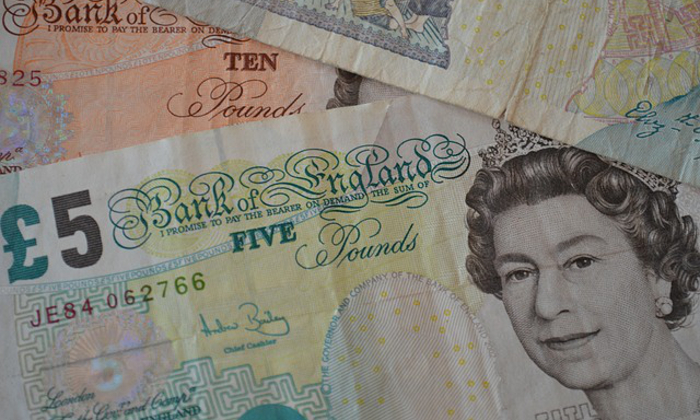 La banconota da 5 sterline e Winston Churchill Forexchange