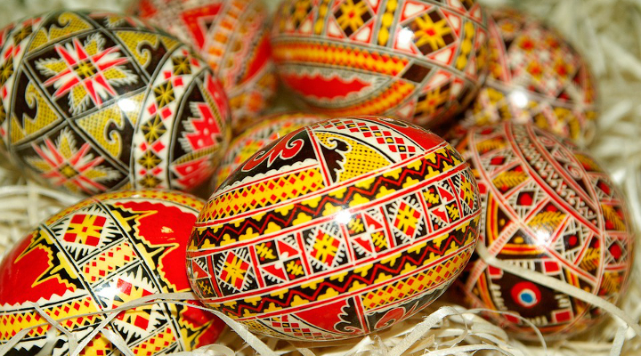 Il lancio delle uova e i gavettoni tra le tradizioni di Pasqua Forexchange