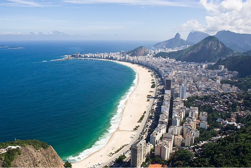 Relax a Copacabana, sulla spiaggia più celebre del Brasile