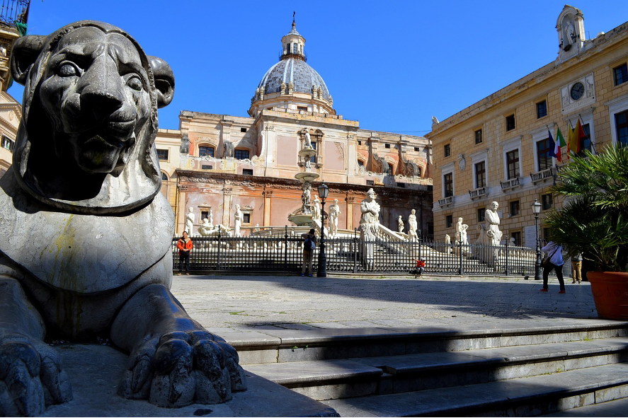 Find out where to exchange currency in Palermo